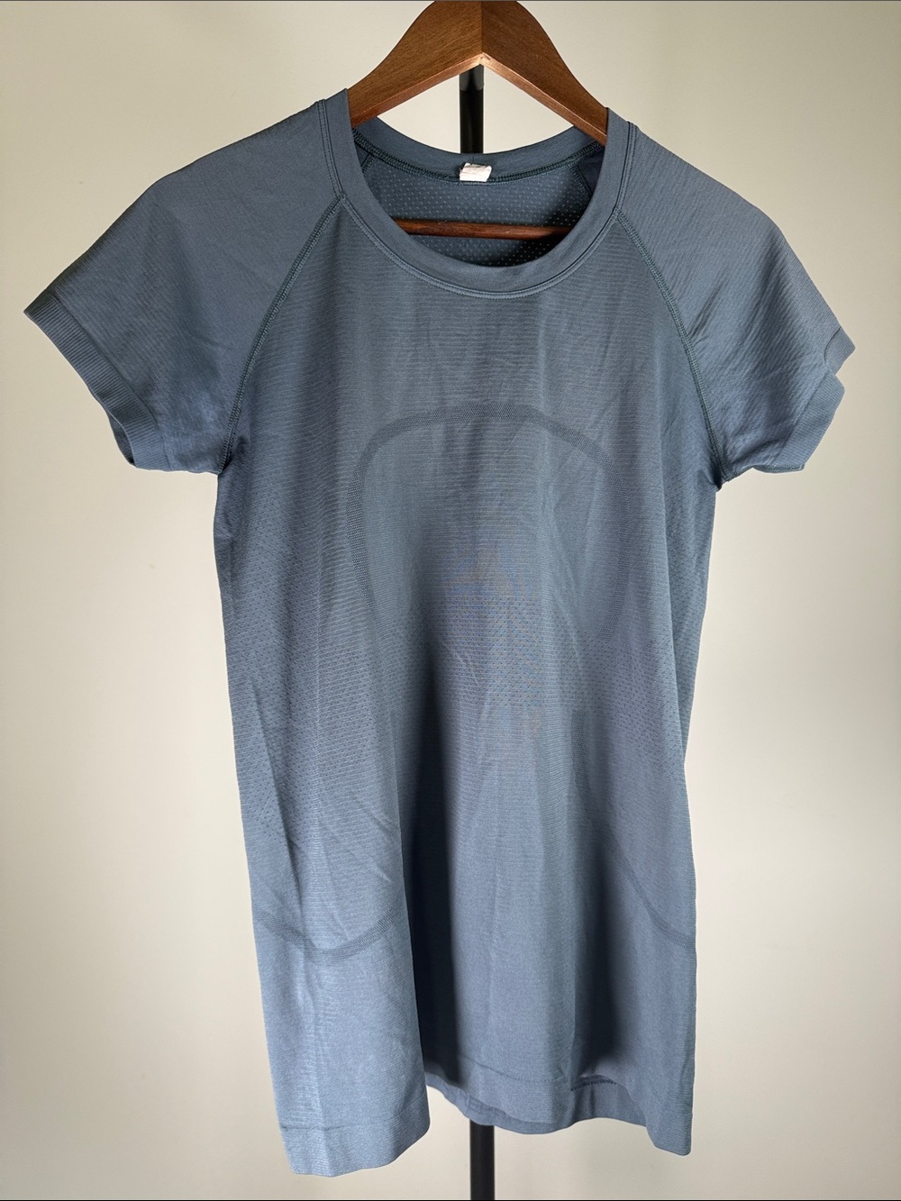 lululemon athletica slate blue swiftly tech short sleeve shirt | Size 8